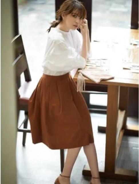 ユニクロ ハイウエストドライストレッチタックスカート フレアスカート ひざ丈 ブラウン テラコッタ レンガ M < ブランド  ユニクロ ハイウエストドライストレッチタックスカート フレアスカート ひざ丈 ブラウン テラコッタ レンガ M < ブランドの