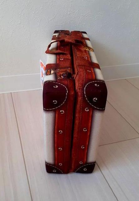 新品◆レトロ トランク型 折りたたみ クッション 座布団◆アイボリー/ブラウン◆アウトドア キャンプ 車 < インテリア/ライフ  新品◆レトロ トランク型 折りたたみ クッション 座布団◆アイボリー/ブラウン◆アウトドア キャンプ 車 < インテリア/ライフの