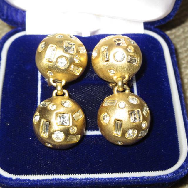 ゴージャス*ラインストーンビジュー*イヤリング(ゴールド系) < 女性アクセサリー/時計 ゴージャス*ラインストーンビジュー*イヤリング(ゴールド系) < 女性アクセサリー/時計の