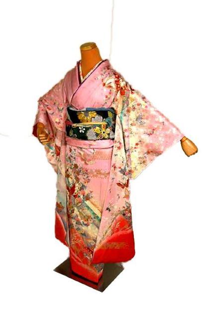 【最高級】 新品同様 暈し染め 金銀彩 金銀駒シシュウ 蝶 レトロモダンで可愛い振袖 身丈157cm 裄丈65cm T3439 < 女性ファッション  【最高級】 新品同様 暈し染め 金銀彩 金銀駒シシュウ 蝶 レトロモダンで可愛い振袖 身丈157cm 裄丈65cm T3439  < 女性ファッションの