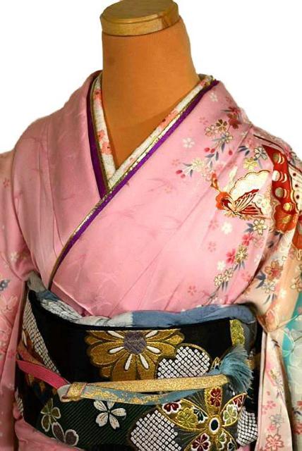 【最高級】 新品同様 暈し染め 金銀彩 金銀駒シシュウ 蝶 レトロモダンで可愛い振袖 身丈157cm 裄丈65cm T3439 < 女性ファッション  【最高級】 新品同様 暈し染め 金銀彩 金銀駒シシュウ 蝶 レトロモダンで可愛い振袖 身丈157cm 裄丈65cm T3439 < 女性ファッションの