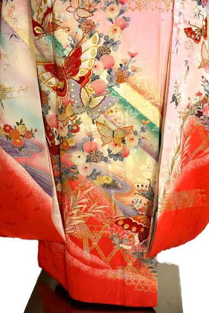 【最高級】 新品同様 暈し染め 金銀彩 金銀駒シシュウ 蝶 レトロモダンで可愛い振袖 身丈157cm 裄丈65cm T3439 < 女性ファッション  【最高級】 新品同様 暈し染め 金銀彩 金銀駒シシュウ 蝶 レトロモダンで可愛い振袖 身丈157cm 裄丈65cm T3439 < 女性ファッションの