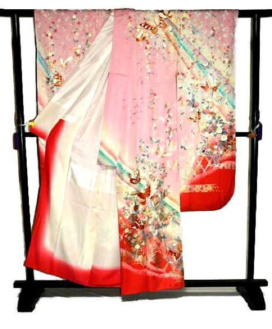 【最高級】 新品同様 暈し染め 金銀彩 金銀駒シシュウ 蝶 レトロモダンで可愛い振袖 身丈157cm 裄丈65cm T3439 < 女性ファッション  【最高級】 新品同様 暈し染め 金銀彩 金銀駒シシュウ 蝶 レトロモダンで可愛い振袖 身丈157cm 裄丈65cm T3439 < 女性ファッションの