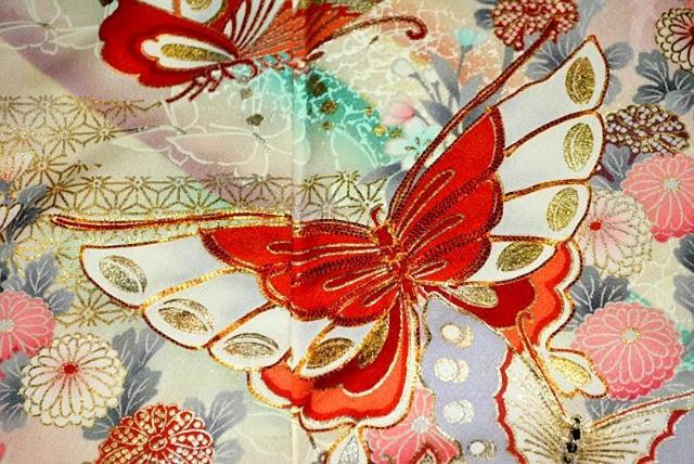 【最高級】 新品同様 暈し染め 金銀彩 金銀駒シシュウ 蝶 レトロモダンで可愛い振袖 身丈157cm 裄丈65cm T3439 < 女性ファッション  【最高級】 新品同様 暈し染め 金銀彩 金銀駒シシュウ 蝶 レトロモダンで可愛い振袖 身丈157cm 裄丈65cm T3439 < 女性ファッションの