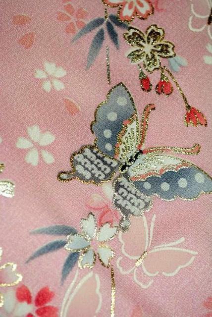 【最高級】 新品同様 暈し染め 金銀彩 金銀駒シシュウ 蝶 レトロモダンで可愛い振袖 身丈157cm 裄丈65cm T3439 < 女性ファッション  【最高級】 新品同様 暈し染め 金銀彩 金銀駒シシュウ 蝶 レトロモダンで可愛い振袖 身丈157cm 裄丈65cm T3439 < 女性ファッションの