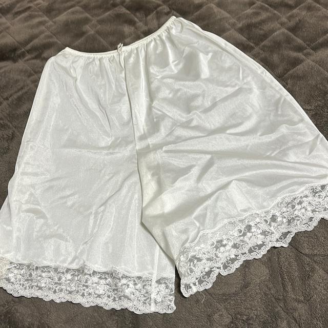 ☆☆☆タンス整理品 衣類 おまとめOK ホームクリーニング済み ペチパンツ クリーム系 M-60くらい < 女性ファッション  ☆☆☆タンス整理品 衣類 おまとめOK ホームクリーニング済み ペチパンツ クリーム系 M-60くらい  < 女性ファッションの