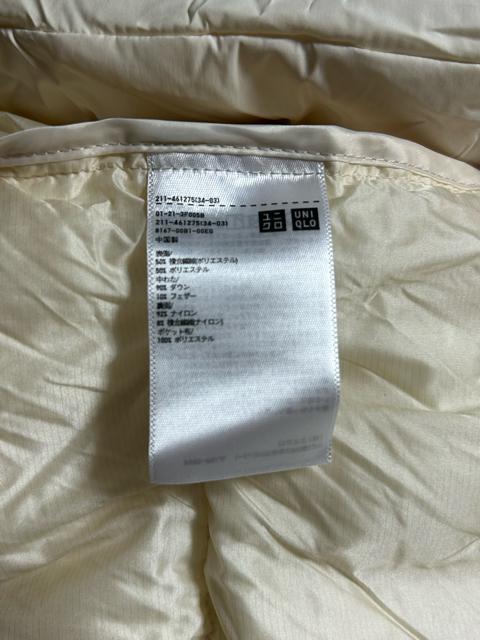 ユニクロ パウダーソフトダウンベスト オフホワイト M < ブランド  ユニクロ パウダーソフトダウンベスト オフホワイト M < ブランドの