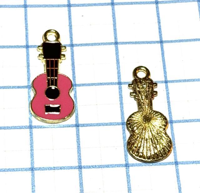5066 ピンク色のギター アコギ 4個 金属パーツ アクセサリーチャーム ハンドメイド材料 音楽 楽器 エナメル < ペット/手芸/園芸 5066 ピンク色のギター アコギ 4個 金属パーツ アクセサリーチャーム ハンドメイド材料 音楽 楽器 エナメル < ペット/手芸/園芸の