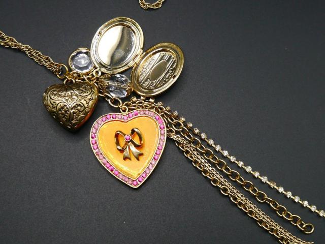 新品 アンティーク調 リボンハートとロケットのロングネックレス レトロ クラシカル ヴィンテージ ヴィクトリアン ゴシック < 女性アクセサリー/時計 新品 アンティーク調 リボンハートとロケットのロングネックレス レトロ クラシカル ヴィンテージ ヴィクトリアン ゴシック < 女性アクセサリー/時計の