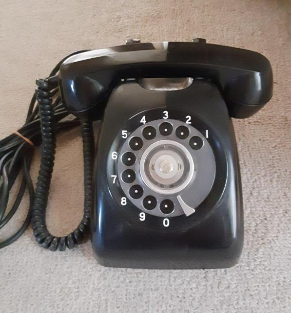 黒電話 レトロ ダイヤル式黒電話 600-A2 黒電話機 昭和レトロ ダイヤル式 アンティーク 日本電信電話公社 コレクション < インテリア/ライフ  黒電話 レトロ ダイヤル式黒電話 600-A2 黒電話機 昭和レトロ ダイヤル式 アンティーク 日本電信電話公社 コレクション  < インテリア/ライフの
