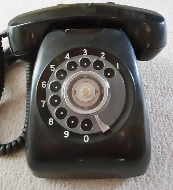 黒電話 レトロ ダイヤル式黒電話 600-A2 黒電話機 昭和レトロ ダイヤル式 アンティーク 日本電信電話公社 コレクション < インテリア/ライフ  黒電話 レトロ ダイヤル式黒電話 600-A2 黒電話機 昭和レトロ ダイヤル式 アンティーク 日本電信電話公社 コレクション < インテリア/ライフの