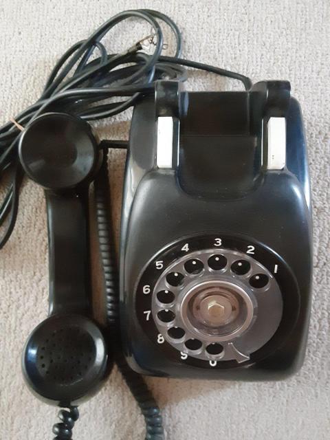 黒電話 レトロ ダイヤル式黒電話 600-A2 黒電話機 昭和レトロ ダイヤル式 アンティーク 日本電信電話公社 コレクション < インテリア/ライフ  黒電話 レトロ ダイヤル式黒電話 600-A2 黒電話機 昭和レトロ ダイヤル式 アンティーク 日本電信電話公社 コレクション < インテリア/ライフの