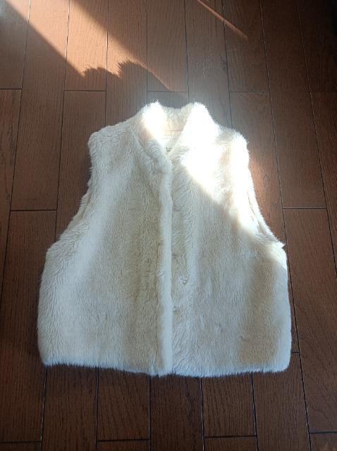 テチチ★Te chichi★フェイクファーベスト白★美美品★可愛い素敵★今から大活躍★ < 女性ファッション テチチ★Te chichi★フェイクファーベスト白★美美品★可愛い素敵★今から大活躍★ < 女性ファッションの