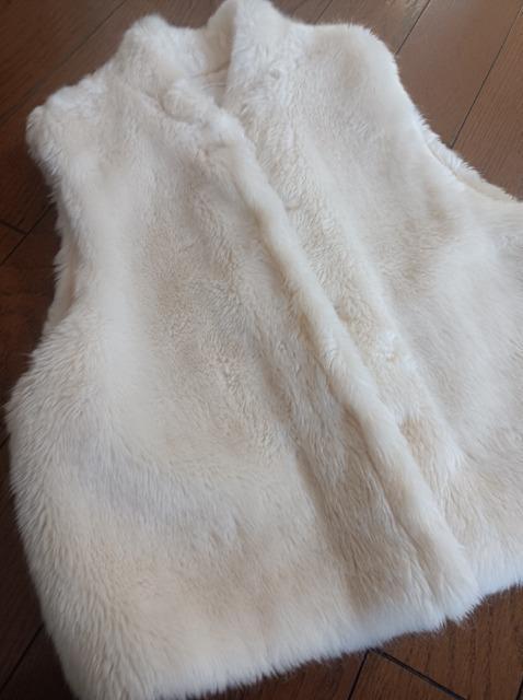 テチチ★Te chichi★フェイクファーベスト白★美美品★可愛い素敵★今から大活躍★ < 女性ファッション テチチ★Te chichi★フェイクファーベスト白★美美品★可愛い素敵★今から大活躍★ < 女性ファッションの