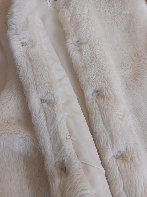 テチチ★Te chichi★フェイクファーベスト白★美美品★可愛い素敵★今から大活躍★ < 女性ファッション テチチ★Te chichi★フェイクファーベスト白★美美品★可愛い素敵★今から大活躍★ < 女性ファッションの