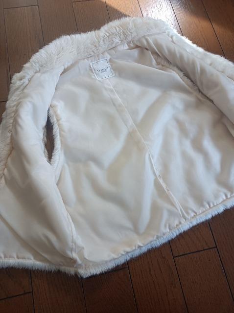 テチチ★Te chichi★フェイクファーベスト白★美美品★可愛い素敵★今から大活躍★ < 女性ファッション テチチ★Te chichi★フェイクファーベスト白★美美品★可愛い素敵★今から大活躍★ < 女性ファッションの