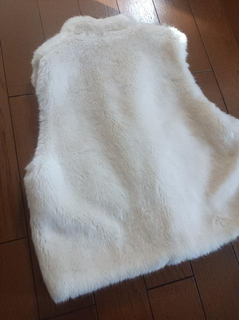 テチチ★Te chichi★フェイクファーベスト白★美美品★可愛い素敵★今から大活躍★ < 女性ファッション テチチ★Te chichi★フェイクファーベスト白★美美品★可愛い素敵★今から大活躍★ < 女性ファッションの