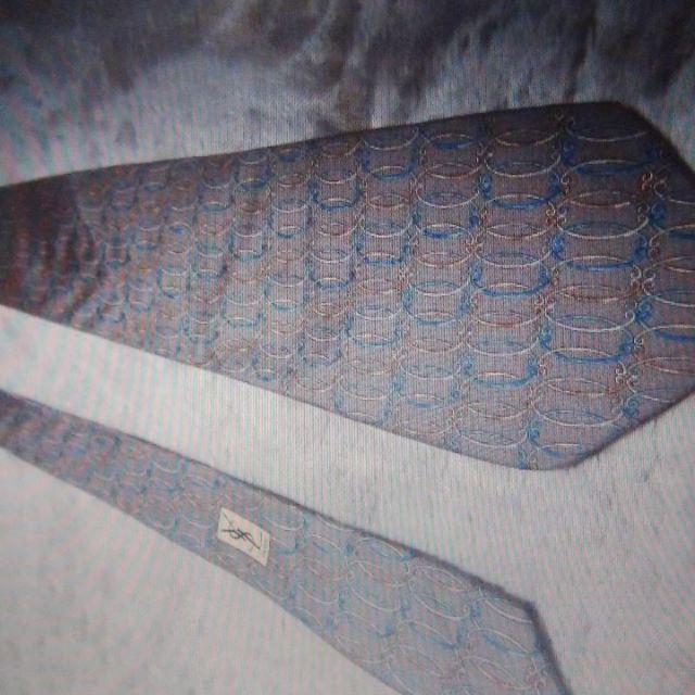 Yves Saint Laurent̃lN^C !B   uh 