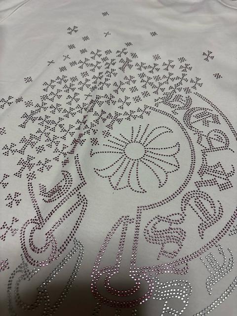 キラキララインストーン付き 十字架柄 ゆったりtシャツ  ロング丈 ホワイト 大きいサイズ < 女性ファッション  キラキララインストーン付き 十字架柄 ゆったりtシャツ  ロング丈 ホワイト 大きいサイズ < 女性ファッションの