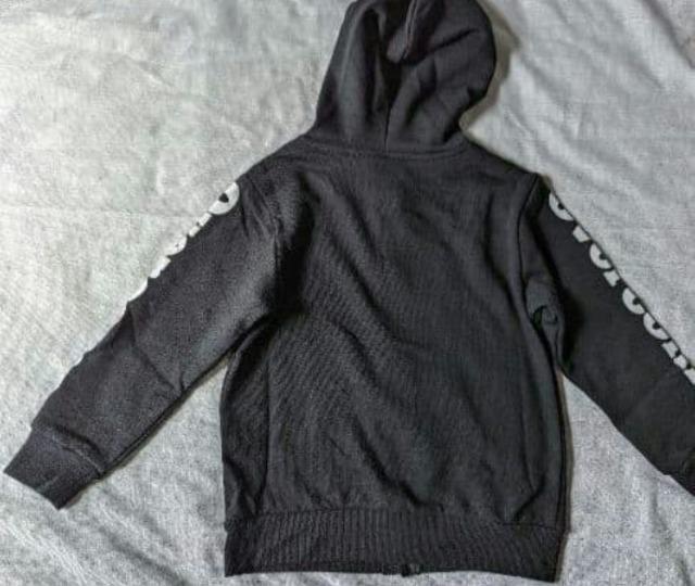 110★裏毛ジップアップパーカー★ブラック★新品★送料無料 < キッズ/ベビー  110★裏毛ジップアップパーカー★ブラック★新品★送料無料 < キッズ/ベビーの