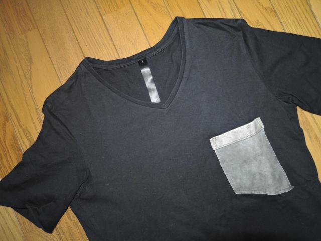 wjk ダブルジェイケイ レザーポケット V字 Tシャツ M 黒 羊革 leather pocket V/N C/S カットソー < ブランド wjk ダブルジェイケイ レザーポケット V字 Tシャツ M 黒 羊革 leather pocket V/N C/S カットソー < ブランドの