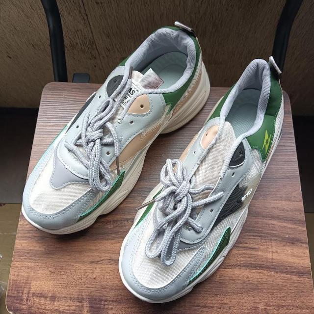 新品 26cm 男女兼用 スニーカー グレー シューズ 靴 メンズ カジュアル < 男性ファッション  新品 26cm 男女兼用 スニーカー グレー シューズ 靴 メンズ カジュアル  < 男性ファッションの