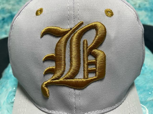 帽子/野球帽/キャップ『レター刺繍 BURISIL/BLUEMOUNTAIN. 白』新品 < 男性ファッション  帽子/野球帽/キャップ『レター刺繍 BURISIL/BLUEMOUNTAIN. 白』新品 < 男性ファッションの