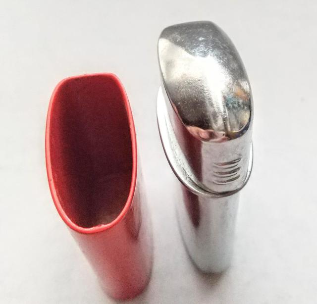 昭和レトロ オイルライター 赤色 新品・未使用 錆び付き < 男性ファッション  昭和レトロ オイルライター 赤色 新品・未使用 錆び付き < 男性ファッションの