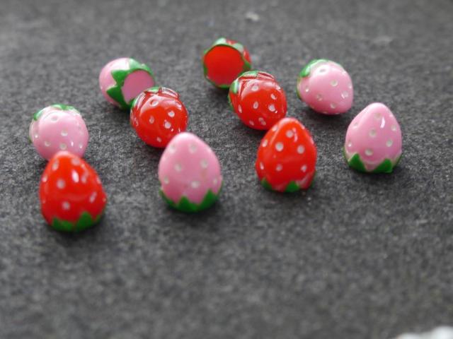 プラパーツ 手芸・アクセサリーパーツ  苺 パーツ 10個セット < 香水/コスメ/ネイル  プラパーツ 手芸・アクセサリーパーツ  苺 パーツ 10個セット < 香水/コスメ/ネイルの