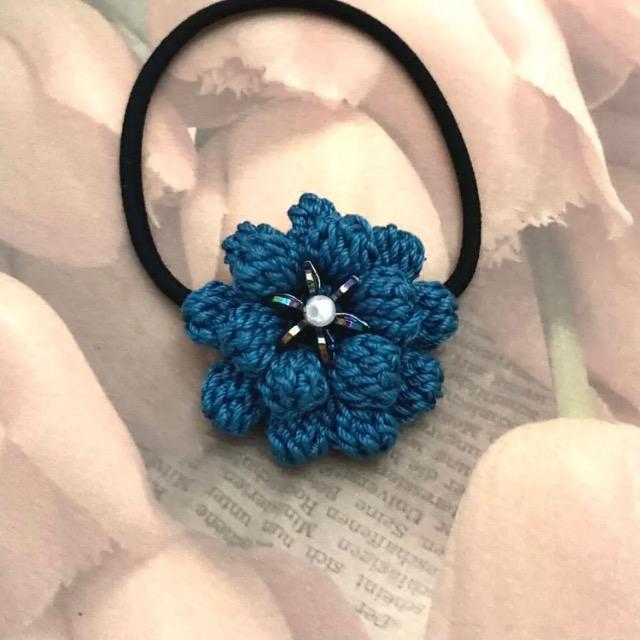 ハンドメイド♪レース編み ぽこぽこ花びらのお花モチーフヘアゴム < 女性ファッション  ハンドメイド♪レース編み ぽこぽこ花びらのお花モチーフヘアゴム  < 女性ファッションの