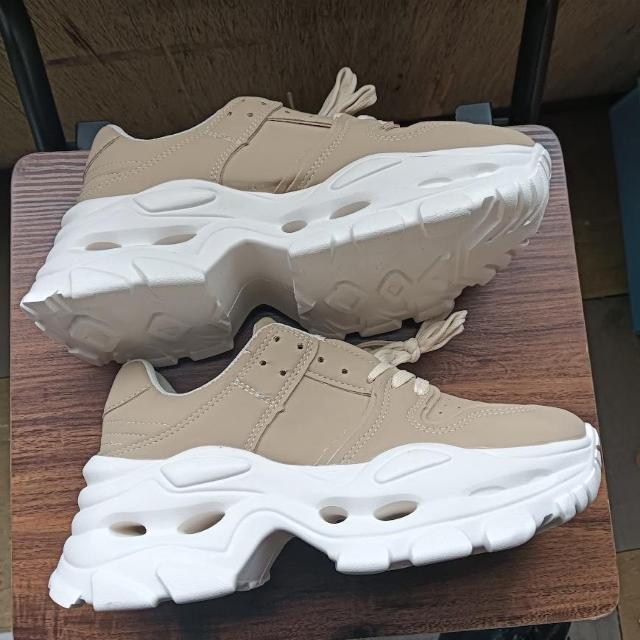 新品 23cm レディース スニーカー ブラウン シューズ 靴 厚底 カジュアル < 女性ファッション  新品 23cm レディース スニーカー ブラウン シューズ 靴 厚底 カジュアル < 女性ファッションの