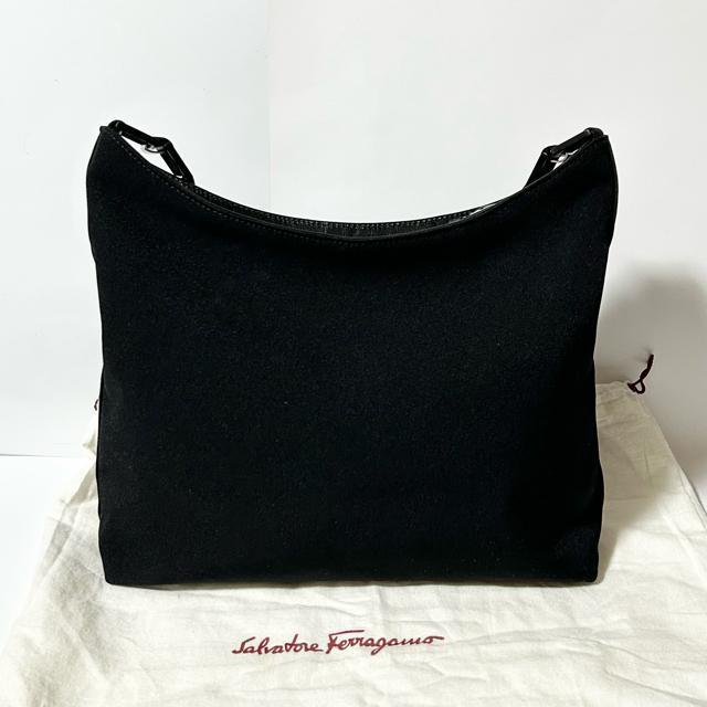美品 Salvatore Ferragamo フェラガモ ヴァラチェーン ショルダーバッグ D21 8801 ナイロン ブラック < ブランド 美品 Salvatore Ferragamo フェラガモ ヴァラチェーン ショルダーバッグ D21 8801 ナイロン ブラック < ブランドの