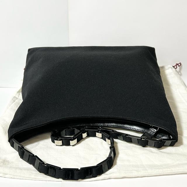 美品 Salvatore Ferragamo フェラガモ ヴァラチェーン ショルダーバッグ D21 8801 ナイロン ブラック < ブランド 美品 Salvatore Ferragamo フェラガモ ヴァラチェーン ショルダーバッグ D21 8801 ナイロン ブラック < ブランドの