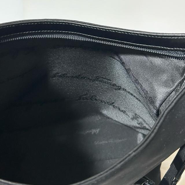 美品 Salvatore Ferragamo フェラガモ ヴァラチェーン ショルダーバッグ D21 8801 ナイロン ブラック < ブランド 美品 Salvatore Ferragamo フェラガモ ヴァラチェーン ショルダーバッグ D21 8801 ナイロン ブラック < ブランドの
