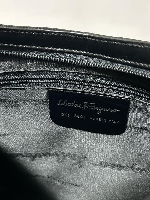 美品 Salvatore Ferragamo フェラガモ ヴァラチェーン ショルダーバッグ D21 8801 ナイロン ブラック < ブランド 美品 Salvatore Ferragamo フェラガモ ヴァラチェーン ショルダーバッグ D21 8801 ナイロン ブラック < ブランドの