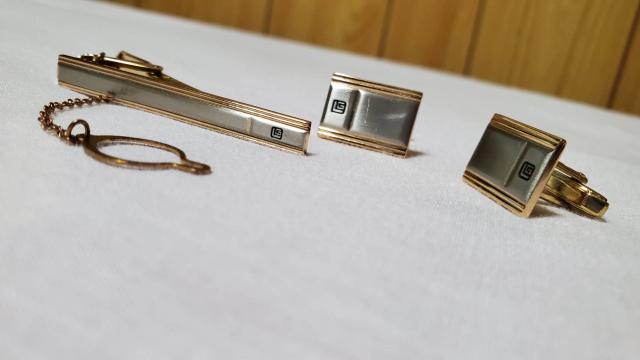 正規即決 ギラロッシュ ゴールド×シルバーカフス ネクタイピン SET カフリンクス タイピン < 男性ファッション  正規即決 ギラロッシュ ゴールド×シルバーカフス ネクタイピン SET カフリンクス タイピン < 男性ファッションの