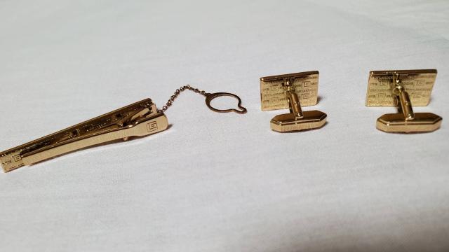 正規即決 ギラロッシュ ゴールド×シルバーカフス ネクタイピン SET カフリンクス タイピン < 男性ファッション  正規即決 ギラロッシュ ゴールド×シルバーカフス ネクタイピン SET カフリンクス タイピン < 男性ファッションの