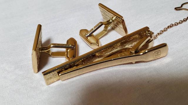 正規即決 ギラロッシュ ゴールド×シルバーカフス ネクタイピン SET カフリンクス タイピン < 男性ファッション  正規即決 ギラロッシュ ゴールド×シルバーカフス ネクタイピン SET カフリンクス タイピン < 男性ファッションの