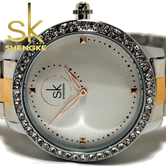 新品・未使用【専用箱付】SK【ジルコニア】美しい輝き放つ腕時計 < 女性アクセサリー/時計  新品・未使用【専用箱付】SK【ジルコニア】美しい輝き放つ腕時計  < 女性アクセサリー/時計の