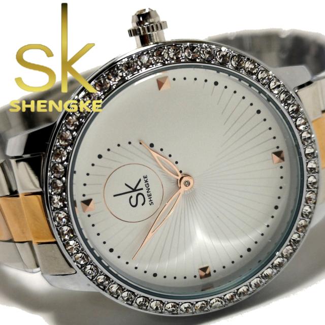 新品・未使用【専用箱付】SK【ジルコニア】美しい輝き放つ腕時計 < 女性アクセサリー/時計  新品・未使用【専用箱付】SK【ジルコニア】美しい輝き放つ腕時計 < 女性アクセサリー/時計の