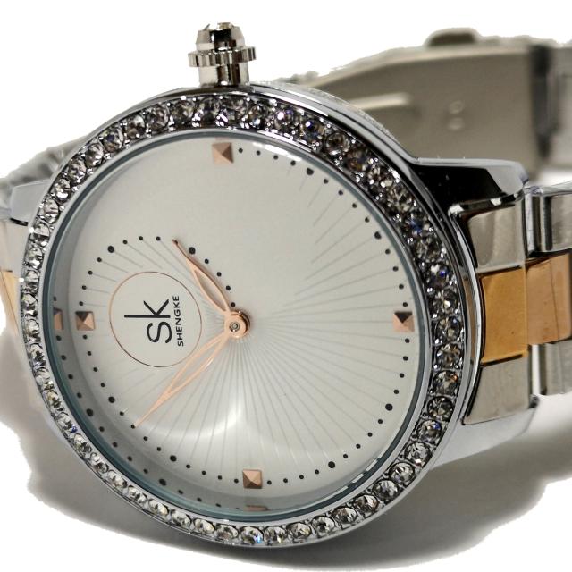 新品・未使用【専用箱付】SK【ジルコニア】美しい輝き放つ腕時計 < 女性アクセサリー/時計  新品・未使用【専用箱付】SK【ジルコニア】美しい輝き放つ腕時計 < 女性アクセサリー/時計の