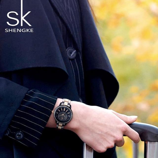 新品・未使用【専用箱付】SK【ジルコニア】美しい輝き放つ腕時計 < 女性アクセサリー/時計  新品・未使用【専用箱付】SK【ジルコニア】美しい輝き放つ腕時計 < 女性アクセサリー/時計の