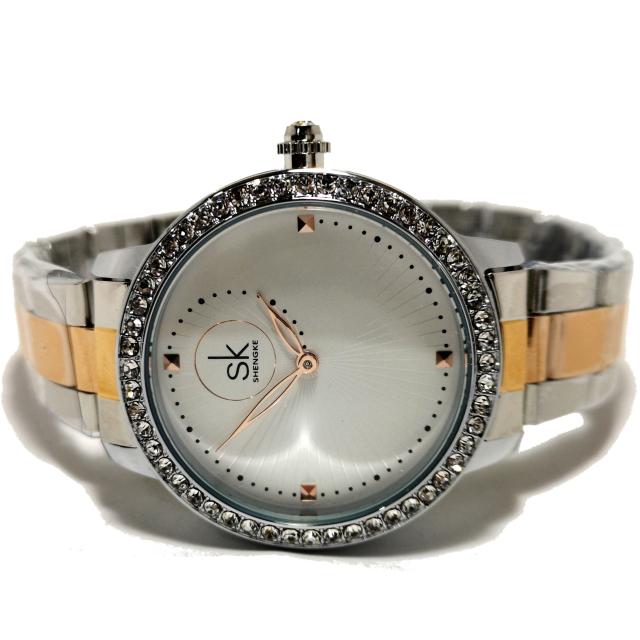 新品・未使用【専用箱付】SK【ジルコニア】美しい輝き放つ腕時計 < 女性アクセサリー/時計  新品・未使用【専用箱付】SK【ジルコニア】美しい輝き放つ腕時計 < 女性アクセサリー/時計の