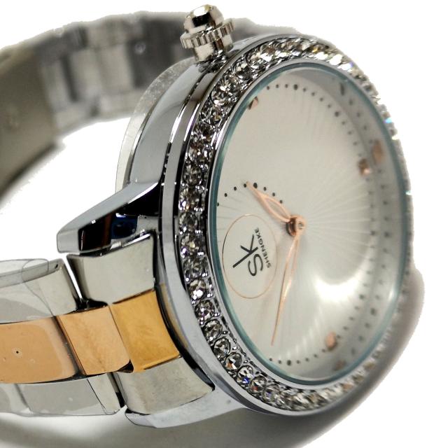 新品・未使用【専用箱付】SK【ジルコニア】美しい輝き放つ腕時計 < 女性アクセサリー/時計  新品・未使用【専用箱付】SK【ジルコニア】美しい輝き放つ腕時計 < 女性アクセサリー/時計の