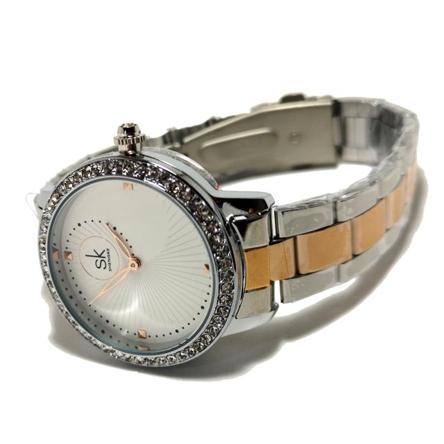 新品・未使用【専用箱付】SK【ジルコニア】美しい輝き放つ腕時計 < 女性アクセサリー/時計  新品・未使用【専用箱付】SK【ジルコニア】美しい輝き放つ腕時計 < 女性アクセサリー/時計の