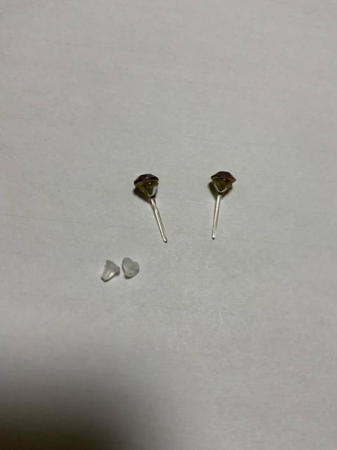 ※訳あり「直径6ミリ 濃いピンクの樹脂製ピアス」 < 女性アクセサリー/時計  ※訳あり「直径6ミリ 濃いピンクの樹脂製ピアス」 < 女性アクセサリー/時計の