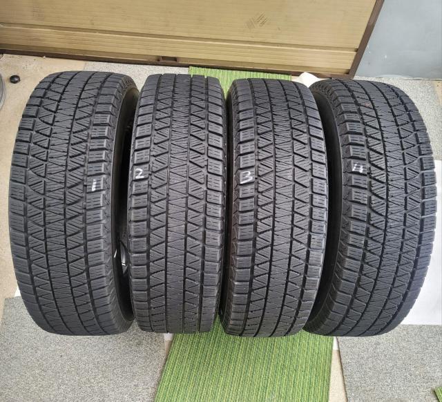 バリ溝 スタッドレス タイヤ 16インチブリヂストン BLIZZAK DM-V3 215/70R16 100Q タイヤのみ4本 < 自動車/バイク バリ溝 スタッドレス タイヤ 16インチブリヂストン BLIZZAK DM-V3 215/70R16 100Q タイヤのみ4本 < 自動車/バイク