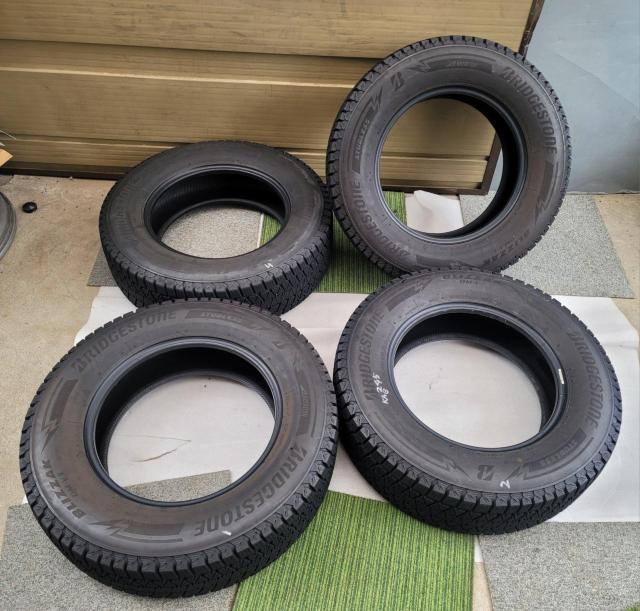 バリ溝 スタッドレス タイヤ 16インチブリヂストン BLIZZAK DM-V3 215/70R16 100Q タイヤのみ4本 < 自動車/バイク バリ溝 スタッドレス タイヤ 16インチブリヂストン BLIZZAK DM-V3 215/70R16 100Q タイヤのみ4本 < 自動車/バイク