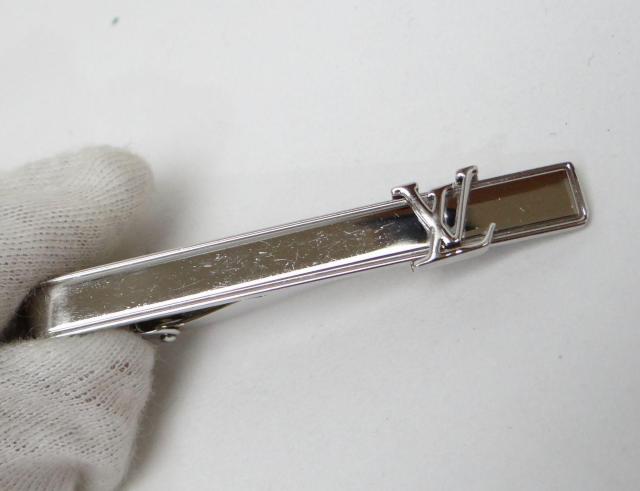 ルイヴィトン M61981 パンス・クラヴァット・LV イニシャル ネクタイピン シルバー<USED>【送料無料】 < ブランド  ルイヴィトン M61981 パンス・クラヴァット・LV イニシャル ネクタイピン シルバー<USED>【送料無料】 < ブランドの