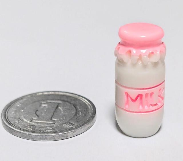 ミニチュア★牛乳瓶B★ピンク★ミルク★MILK★色違いあります♪ドールハウスに★ < おもちゃ  ミニチュア★牛乳瓶B★ピンク★ミルク★MILK★色違いあります♪ドールハウスに★  < おもちゃの